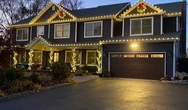 holiday lighting in west babylon